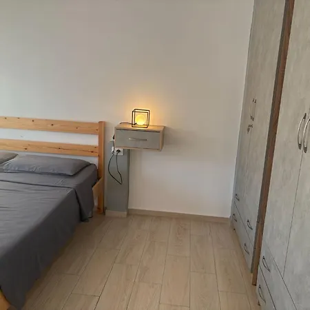 J&r , Rana Hedhun Apartman Shëngjin