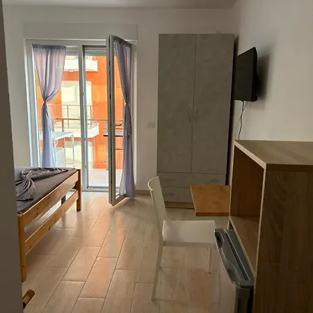 J&r , Rana Hedhun Apartman *