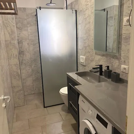 J&r , Rana Hedhun Apartman